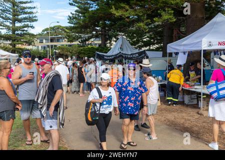 Australien Day Frühstück im Newport Beach Reserve an Sydneys nördlichen Stränden versammeln sich australier an diesem öffentlichen Feiertag, um den offiziellen Nationalfeiertag Australiens zu feiern. Am 26. Januar 1788 wurde die erste Flotte gelandet und Arthur Phillip die britische Union Flag in Sydney Cove in New South Wales anhebt. 26. Januar 2024 Sydney Australia, Credit Martin Berry@alamy Live News. Stockfoto