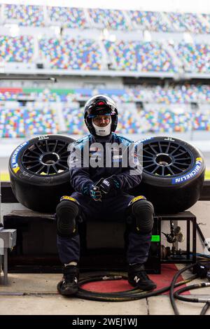 Daytona Beach, Etats Unis. Januar 2024. Ambiente während der Rolex 24 in Daytona, 1. Runde der IMSA WeatherTech Sportscar Championship 2024, vom 23. Bis 28. Januar 2024 auf dem Daytona International Speedway in Daytona Beach, Florida, USA - Foto Javier Jimenez/DPPI Credit: DPPI Media/Alamy Live News Stockfoto