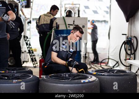 Daytona Beach, Etats Unis. Januar 2024. Ambiente während der Rolex 24 in Daytona, 1. Runde der IMSA WeatherTech Sportscar Championship 2024, vom 23. Bis 28. Januar 2024 auf dem Daytona International Speedway in Daytona Beach, Florida, USA - Foto Javier Jimenez/DPPI Credit: DPPI Media/Alamy Live News Stockfoto