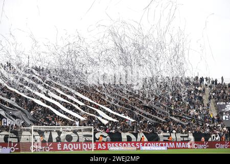 Die Fans der Corinthians beim Spiel gegen Cruzeiro im Finale des São Paulo Juniorfußballpokals in der Neo Química Arena östlich von São Paulo, diesen Donnerstag, den 25. Quelle: Brazil Photo Press/Alamy Live News Stockfoto