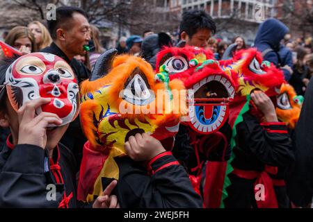 Mailand Italien - 02 05 2018 - Chinesisches Neujahr 2018, im chinesischen Viertel, Jahr des Hundes in der Via Paolo Sarpi Stockfoto