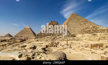 Pyramidenkomplex von Gizeh, Teil des UNESCO-Weltkulturerbes, Westufer des Nils, in der Nähe von Kairo, Ägypten. Stockfoto