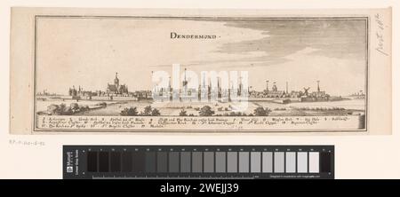 Ansicht von Dendermonde, Caspar Merian, 1654 - ca. 1700 drucken Ansicht von Dendermonde aus dem Südwesten. Unter einer Banderole mit Legende 1-7. Zu sehen sind unter anderem die Onze-Lieve-Vrouwekerk, der Turm des Rathauses und die Abtei Marientroon. Papierätzung / Gravur Aussicht auf Stadt, Stadtpanorama, Silhouette der Stadt. Kirche (außen) Dendermonde Stockfoto