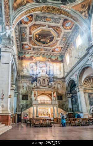 Ferrara, Italien - 26. Oktober 2023: Renaissance-Barock-Innenraum der Chiesa di Santa Maria in Vado, Ferrara. Stockfoto