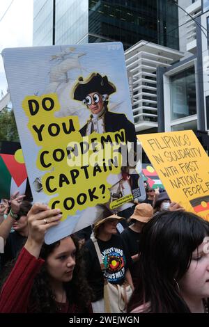 2024 Melbourne, Australia Invasion Day Rallye, die für ein Ende des Missbrauchs von Aborigines und ein Ende des Todes in Polizeigewahrsam von Aborigines aufruft. Stockfoto