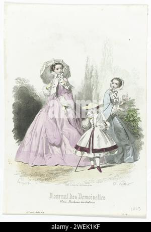 Journal des Demoiselles, Juli 1859, 27. Jahr Nr. 7, 1859 Eine Frau und zwei Mädchen in einem Garten. Die Frau hält mit der rechten Hand einen Sonnenschirm mit Fransen. Das kleine Mädchen sieht einen Schmetterling an und hat ein Schmetterlingsnetzwerk in der anderen Hand. Das andere Mädchen pflückt Blumen. Druck aus dem Modemagazin Journal des Demoiselles (1833-1922). Papiergravur von Modetafeln. Schmetterlingsjagd. Insekten: Schmetterling. Kopfbedeckung (+ Damenkleidung). Sonnenschirm, Sonnenschirm (+ Damenkleidung). Kopfbedeckung: Hut (+ Mädchenkleidung). Rock (+ Mädchenkleidung). Kleid, Kleid (+ Mädchenkleidung). Kleidung für die Up Stockfoto