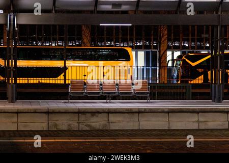 Frankfurt die Lokfuehrergewerkschaft GDL Gewerkschaft Deutscher Lokomotivführer. Hat zu einem weiteren mehrtaegigen Streik im deutschen Bahnverkehr aufgerufen, 25.01.2024, Frankfurt am Main. Leere Bahnsteige am Hauptbahnhof in Frankfurt, die Lokfuehrergewerkschaft GDL Gewerkschaft Deutscher Lokomotivführer. Hat zu einem weiteren mehrtaegigen Streik im deutschen Bahnverkehr aufgerufen, 25.01.2024, Frankfurt am Main. *** Frankfurt der Lokomotivführer GDL Gewerkschaft Deutscher Lokomotivführer hat zu einem weiteren mehrtägigen Streik im deutschen Schienenverkehr aufgerufen, 25 01 2024, Frankfurt am Main EM Stockfoto