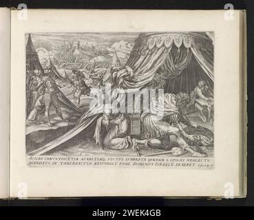 Achan begräbt die Kriegsbeute in seinem Zelt, Harmen Jansz Muller, nach Gerard van Groeningen, 1585 Druck Achan begräbt die Kriegsbeute, die für Gott bestimmt sind, in seinem Zelt. Seine Familie hilft ihm dabei. Im Hintergrund fliehen die Israeliten aus der Armee der Stadt AI. Joshua ist auf der linken Seite mit dem Commander Stab in der Hand. Unter der Aufführung ist ein lateinischer Verweis auf den Bibeltext in JZ. 7. Dieser Ausdruck ist Teil eines Albums. Papiergravur Achans Sünde (nach dem Fall von Jericho) (Josua 7). Nur dreitausend Männer ziehen gegen Ai, sie werden zurückgetrieben und einige von ihnen werden getötet Stockfoto