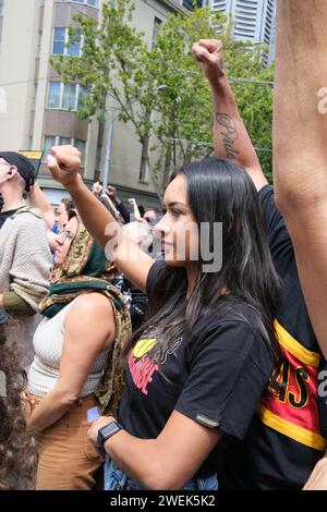2024 Melbourne, Australia Invasion Day Rallye, die für ein Ende des Missbrauchs von Aborigines und ein Ende des Todes in Polizeigewahrsam von Aborigines aufruft. Stockfoto