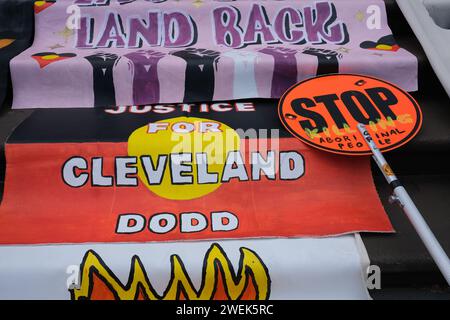 2024 Melbourne, Australia Invasion Day Rallye, die für ein Ende des Missbrauchs von Aborigines und ein Ende des Todes in Polizeigewahrsam von Aborigines aufruft. Stockfoto