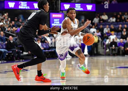 Seattle, WA, USA. Januar 2024. Washington Huskies schützen Koren Johnson (0) während des NCAA Basketballspiels zwischen den Colorado Buffaloes und Washington Huskies im HEC Ed Pavilion in Seattle, WA. Colorado besiegte Washington mit 98:81. Steve Faber/CSM/Alamy Live News Stockfoto