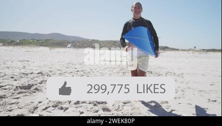 Bild einer Sprechblase mit dem Symbol Daumen hoch und Zahlen über dem Mann, der mit Surfbrett am Strand läuft Stockfoto