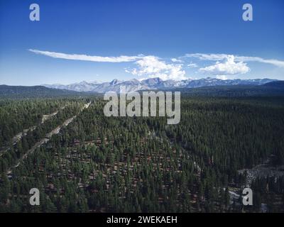 Aus der Vogelperspektive auf die Kaskade mit Blick nach Norden vom Gipfel Stockfoto