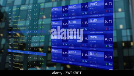 Bild der Verarbeitung von Finanzdaten auf Bildschirmen Stockfoto