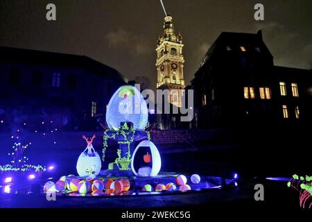 Frankreich. Januar 2024. © PHOTOPQR/VOIX DU NORD/Sami Belloumi Belloumi ; 25/01/2024 ; Mons (B) le 26 janvier 2024:1er Festival des lumières de Wallonie sur le thème 'Entre poésie et surréalisme' de l'artiste Robert Montgomery. FOTO SAMI BELLOUMI LA VOIX DU NORD. Mons (Nordfrankreich) 26. Januar 2024: 1. Wallonische Lichtfestival zum Thema „Zwischen Poesie und Surrealismus“ des Künstlers Robert Montgomery Credit: MAXPPP/Alamy Live News Stockfoto