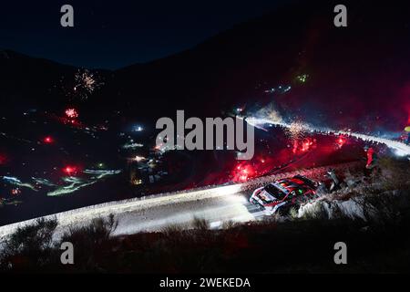 Gap, Fürstentum Monaco. Am 25. Januar 2024 stehen sie im Rahmen der FIA-Rallye-Weltmeisterschaft WRC Rallye Automobile Monte-Carlo 2024 25. Januar Gap, Frankreich Credit: Independent Photo Agency/Alamy Live News Stockfoto