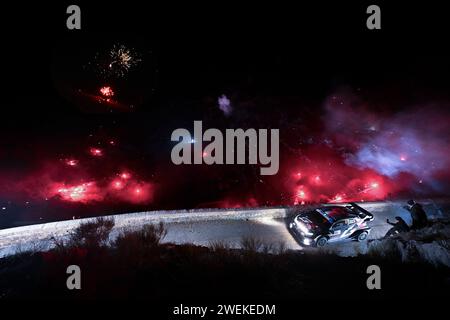 Gap, Fürstentum Monaco. Am 25. Januar 2024 stehen sie im Rahmen der FIA-Rallye-Weltmeisterschaft WRC Rallye Automobile Monte-Carlo 2024 25. Januar Gap, Frankreich Credit: Independent Photo Agency/Alamy Live News Stockfoto