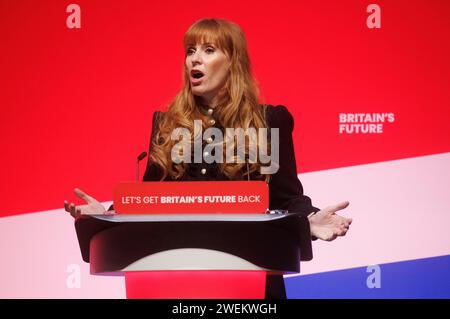 Die stellvertretende Vorsitzende der Labour Party, Angela Rayner, hält ihre Keynote-Rede auf der Labour Party Konferenz. Stockfoto