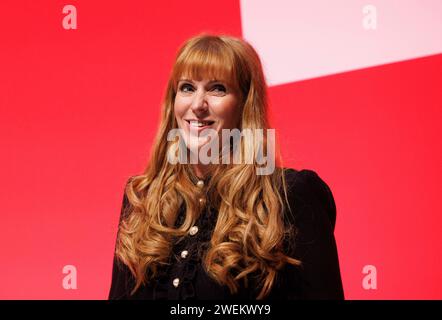 Die stellvertretende Vorsitzende der Labour Party, Angela Rayner, hält ihre Keynote-Rede auf der Labour Party Konferenz. Stockfoto