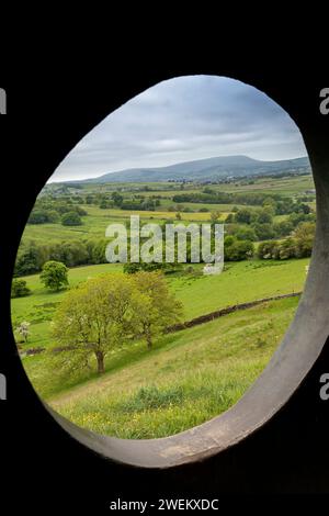 Großbritannien, England, Lancashire, Colne, Laneshawbridge, Ansicht von Wycoller vom Panopticon Aussichtspunkt Fenster Stockfoto