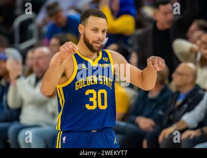 San Francisco, USA. Januar 2024. Stephen Curry von den Golden State Warriors feiert am 25. Januar 2024 das NBA-Spiel zwischen den Golden State Warriors und den Sacramento Kings in San Francisco. Quelle: Arthur Dong/Xinhua/Alamy Live News Stockfoto