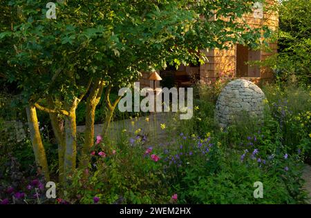 Horatio's Garden, ein Schaugarten mit einem Waldgebiet, steinhügeln, Kräuterpflanzen und zugänglichen Bereichen für Menschen, die von Wirbelsäuleninj betroffen sind Stockfoto