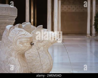 Nahaufnahme des Löwenbrunnens im Innenhof Patio de los Leones, Palacios Nazaries, Alhambra, Andalusien, Granada, Spanien Stockfoto