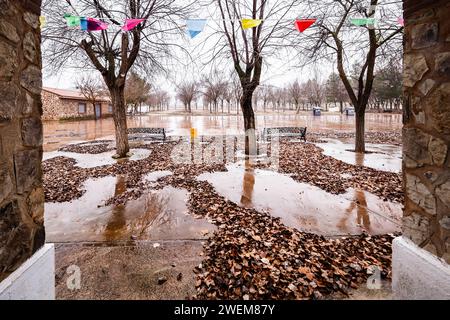 Farbige Wimpel im Regen in der Carrizosa Stockfoto