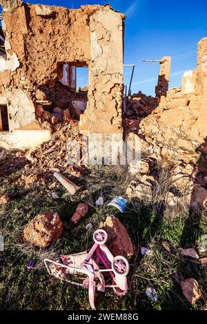 Spielzeugwagen in einigen Ruinen der ALHAMBRA Stockfoto