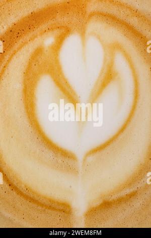 Italienischer Espresso-Kaffeegetränk mit erwärmter Milch Stockfoto