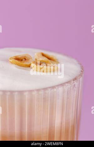 Italienischer Espresso-Kaffeegetränk mit erwärmter Milch Stockfoto