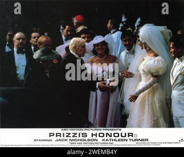 LEE RICHARDSON und WILLIAM HICKEY in PRIZZI's HONOR/HONOR 1985 Regisseur JOHN HUSTON Roman Richard Condon Drehbuch Richard Condon und Janet Roach Musik Alex North Kostümdesign Donfeld ABC Motion Pictures / Rank Film Distributors (UK) / Twentieth Century Fox (USA) Stockfoto