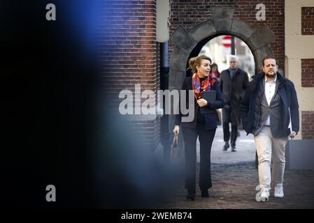 DER HAAG – scheidende Staatssekretärin für Infrastruktur und Wasserwirtschaft, Vivianne Heijnen, trifft zur wöchentlichen Kabinettssitzung im Binnenhof ein. ANP KOEN VAN WEEL niederlande aus - belgien aus Stockfoto