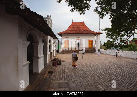 Haupttor zum Dambulla-Höhlentempel, auch bekannt als Golden T Stockfoto