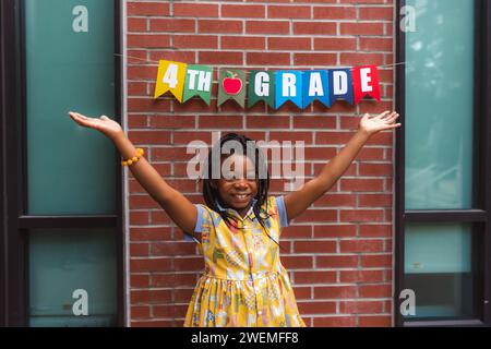 Afroamerikanisches Mädchen erster Schultag Stockfoto