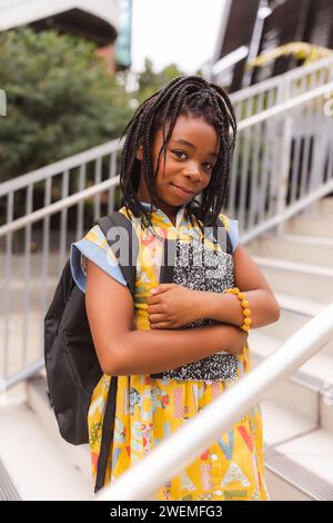 Afroamerikanisches Mädchen erster Schultag Stockfoto