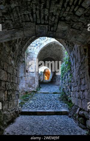 Im Inneren des Krak des Chevaliers, einer der am besten erhaltenen mittelalterlichen Burgen der Welt. Baujahr 1031. Al-Husn, Syrien. Stockfoto