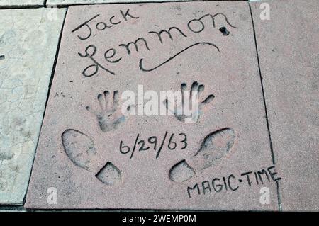 Hand- und Fußabdrücke von JACK LEMMON, Hollywood Boulevard, Los Angeles, Kalifornien, USA Stockfoto