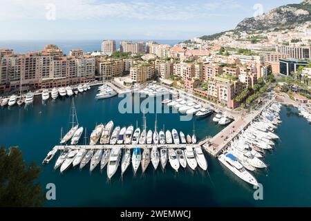 Monaco, Blick über Port de Fontvieille vom Schlosspark. Stockfoto