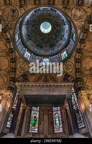 Kuppel in der Kathedrale von San Lorenzo, Grundstein gelegt 1098, Piazza San Lorenzo, Genua, Italien Stockfoto