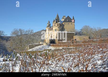 Schloss Büresheim mit Winterlandschaft, Mayen, Vulkaneifel, Eifel, Rheinland-Pfalz, Deutschland Stockfoto