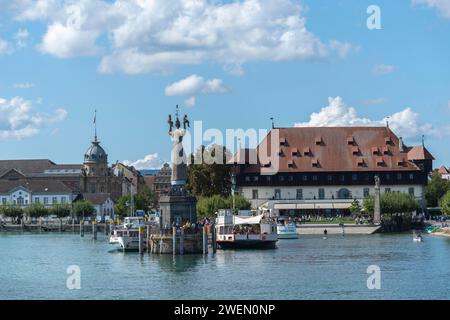 Konstanz am Bodensee, Gemeindegebäude, Hafen, Schiffsrestaurant, Imperia-Statue, Fahrgastschiffe, Baden-Württemberg, Deutschland, Europa Stockfoto