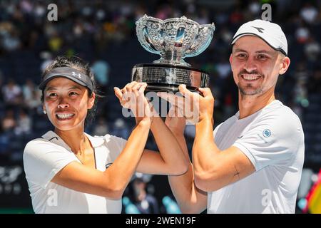 Melbourne, Australien, 26. Januar 2024. Tennisspieler Su-Wei Hsieh aus Tapei und Jan Zielinski aus Polen beim Australian Open Tennis Grand Slam 2024 im Melbourne Park. Foto: Frank Molter/Alamy Live News Stockfoto