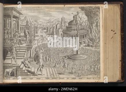 König Nebukadnessar und die Anbetung der Goldenen Statue, Johannes oder Lucas van Doetechum, nach Hans Vredeman de Vries, 1646 Druck König Nebukadnessar hat eine goldene Statue errichten lassen und hat die Aufgabe gegeben, dass jeder sich nach dem Bild beugen sollte. Eine Menge beugt sich vor dem Bild im Klang der Trompete. Ein Mann sagt dem König, dass Sadrach, Mesach und Abednego sich weigern, sich zu verbeugen. Die drei Männer werden mitten im Hintergrund gefangen genommen. Ganz rechts wird ein Ofen angezündet, um jeden zu verbrennen, der sich nicht beugt. Unter dem zeigen Sie dann einen Verweis auf den Bibeltext in lateinischer Sprache. 3: 1. Stockfoto