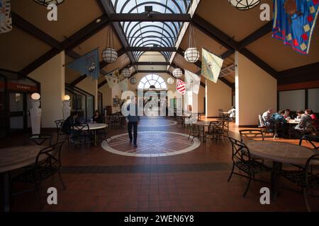 Hearst Castle, früher bekannt als La Cuesta Encantada („der verzauberte Hügel“), ist ein historisches Anwesen in San Simeon, Zentralkalifornien Stockfoto