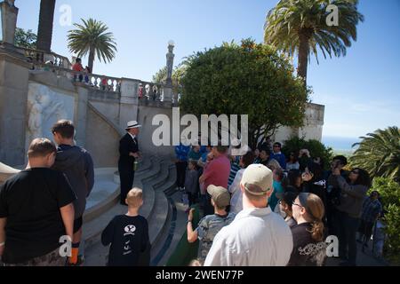 Hearst Castle, früher bekannt als La Cuesta Encantada („der verzauberte Hügel“), ist ein historisches Anwesen in San Simeon, Zentralkalifornien Stockfoto