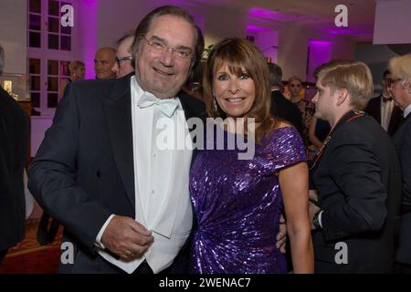 Sängerin Ireen Sheer und Ehemann Klaus-Jürgen Kahl kommen zum VIP Empfang des 13. Semperopernballes Dresden. *** Sängerin Ireen Sheer und Ehemann Klaus Jürgen Kahl nehmen am VIP-Empfang des 13. Semperoper Ball Dresden Teil Stockfoto