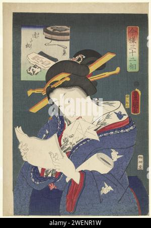 Typ: Wartend auf ein Treffen, 1859 gedruckter Brief lesend Frau in blauem Kimono mit Origami-Kranmuster, eine Rolle Taschentücher im linken Arm und ein Taschentuch zwischen den Zähnen; oben links eine rechteckige Kartusche, in der unter anderem ein Tuschenstein und eine Tempeltafel stehen. Papierfarbe Holzschnitt Erwachsene Frau. Messwert. Letter, Umschlag Stockfoto