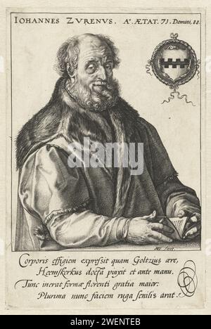 Porträt von Jan van Suren, Hendrick Goltzius, 1588 - 1590 Print Porträt des Druckers/Verlags und Bürgermeisters von Haarlem Jan van Suren (1517-1591). Van Suren ist hier 71 Jahre alt. Hinter einem Tisch, mehr oder weniger rechts zu sehen, sieht der Betrachter den Blick. Ein Buch in seinen Händen. Er trägt einen Mantel mit Fell. Oben rechts seine Waffe. Vier Zeilen mit Untertiteln in lateinischer Sprache. Papierstich historischer Personen Stockfoto