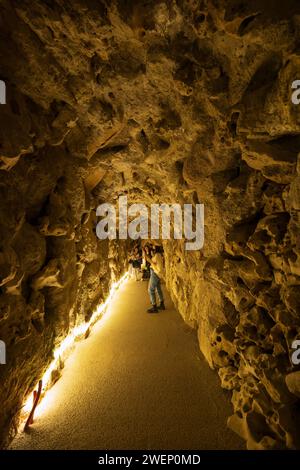 Tunnelgang vom Initiation Well in Quinta da Regaleira in Sintra, Portugal. Stockfoto